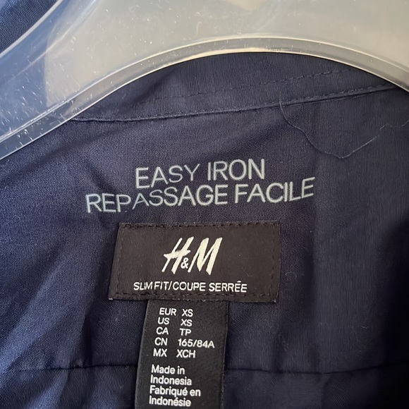H&M Men’s navy blue button down size XS - Picture 2 of 4